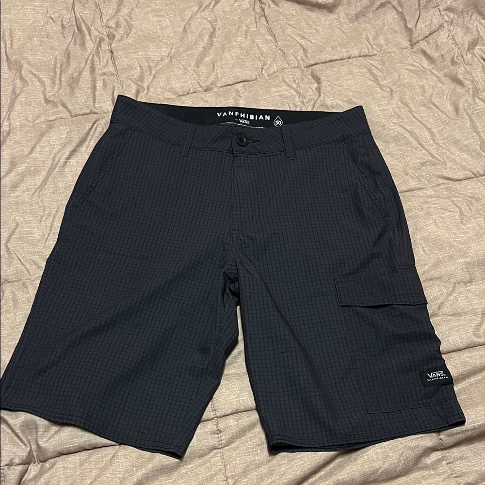Vanphibian by Vans Grey/Black Checkered Cargo Shorts size 30 Like New